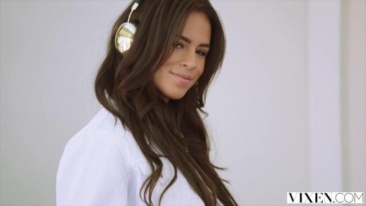 Превью Парень возбудил брюнетку куни и подарил ей самый яркий секс в ее жизни № 858