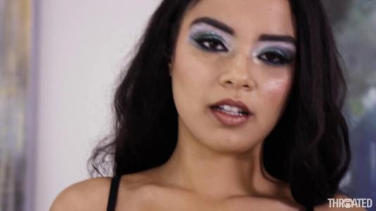 Превью Брюнетка отлично дрочит член и балует парня горловым минетом № 86