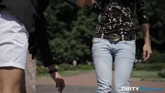 Превью Парень уломал скромницу в очках на жаркий секс № 863