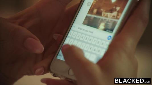 Превью Негр любит долбить киску своей красотки на открытом воздухе № 879