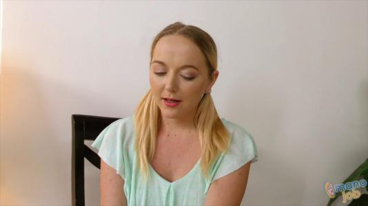 Превью Светловолосая девка показала мужику, как она умеет дрочить член № 96